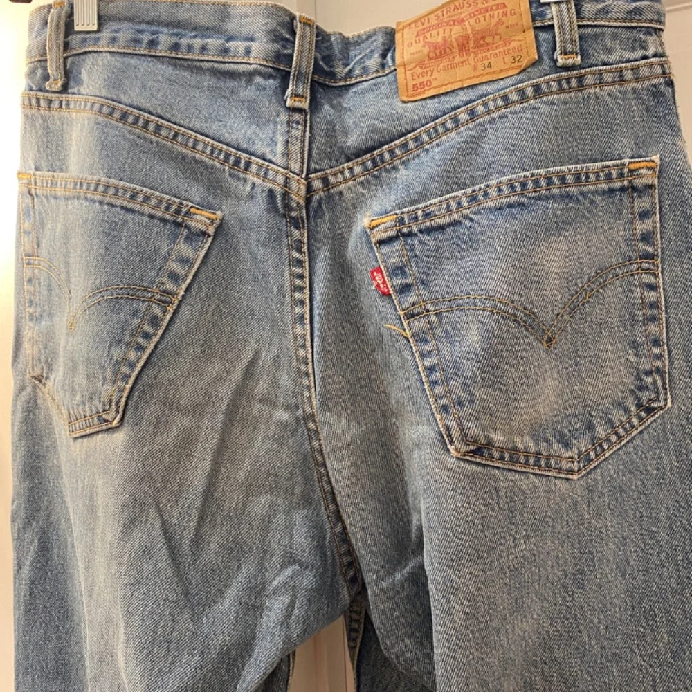 Men's‎ Levi 550 Relax Fit Jeans - Picture 2 of 5